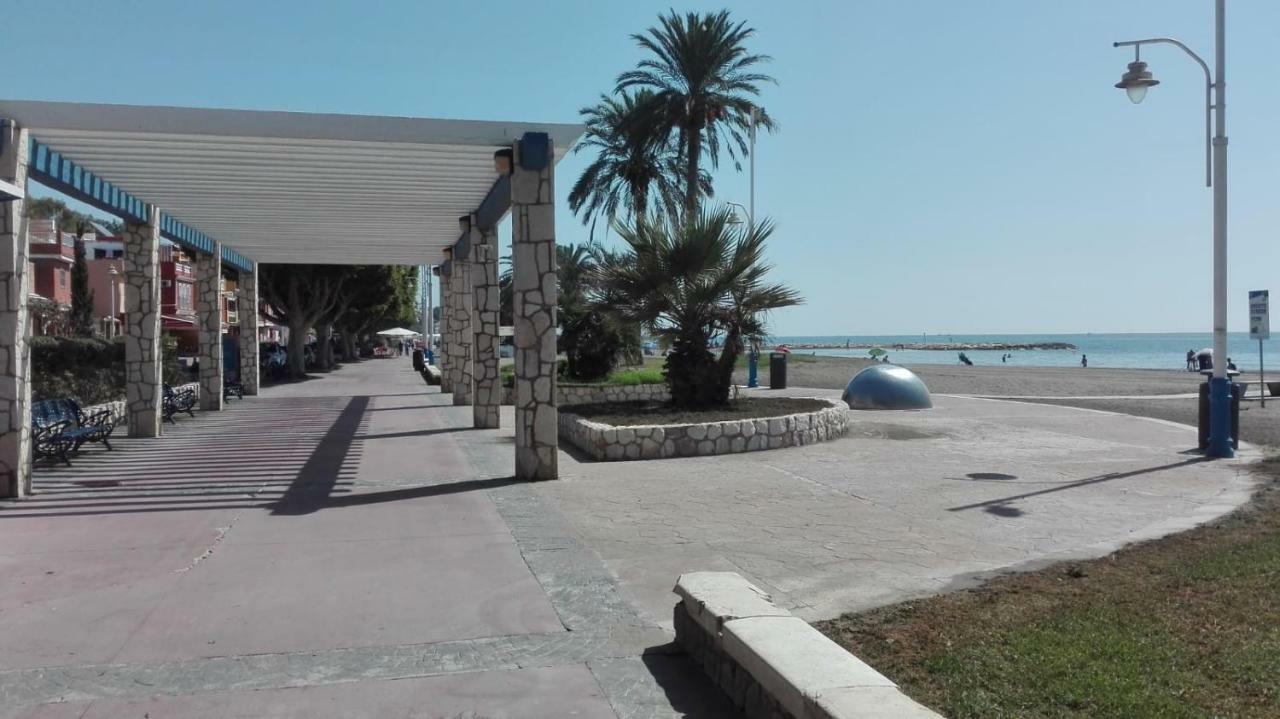 Apartamentos Angelita Plaza Beach Málaga Dış mekan fotoğraf