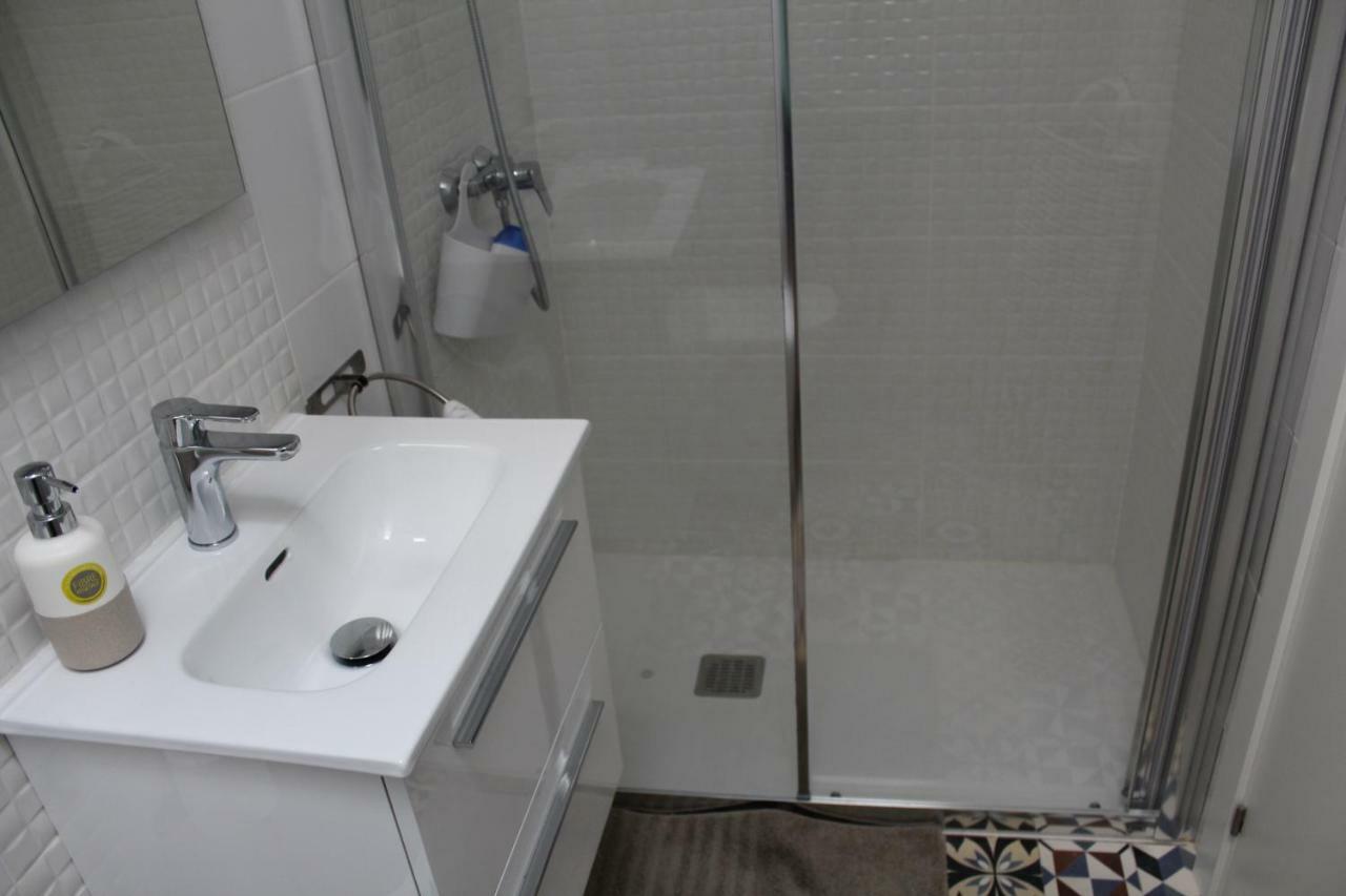 Apartamentos Angelita Plaza Beach Málaga Dış mekan fotoğraf